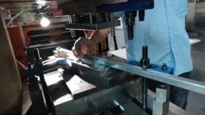 manifold extruding